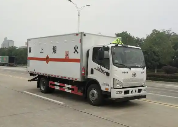 坡心镇爆破器材运输车可以上高速吗？